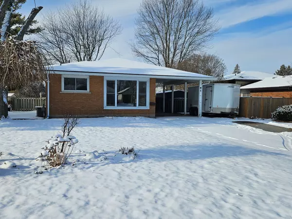 8 Village DR, Belleville, ON K8P 4J8