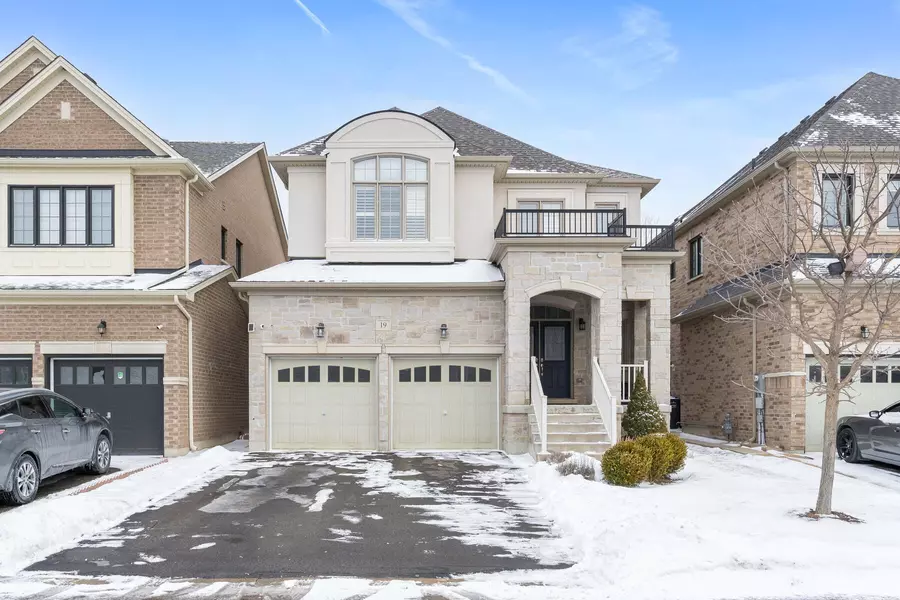 19 Mugford CRES, Brampton, ON L6Y 6A7