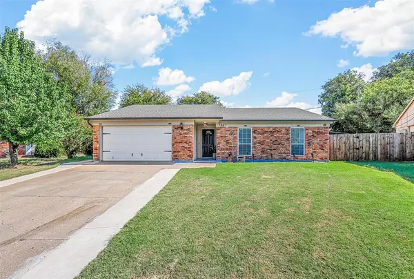 7447 Sandhurst Lane N, North Richland Hills, TX 76182