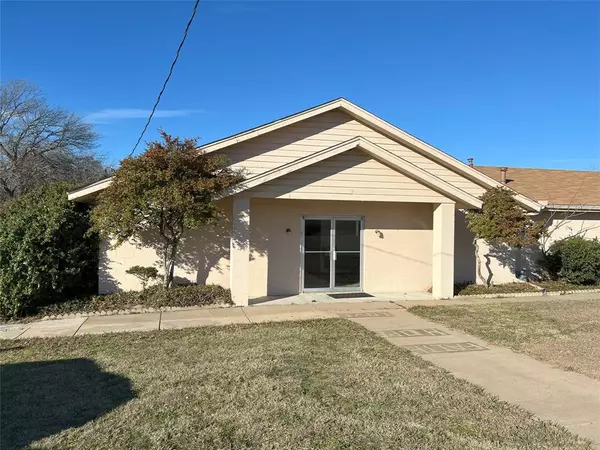 1220 W Spring Street, Weatherford, TX 76086