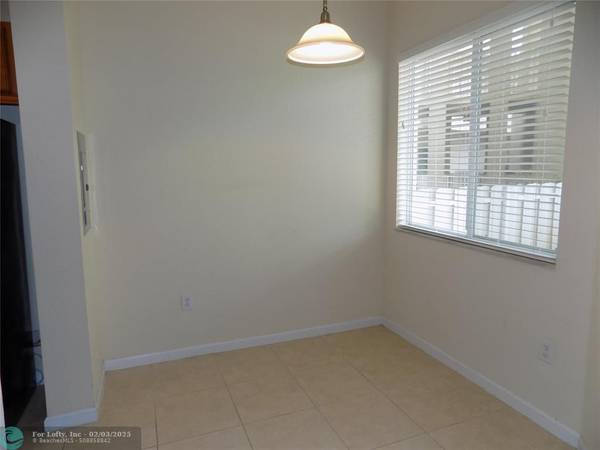 Pompano Beach, FL 33069,3500 Oaks Clubhouse Dr  #104