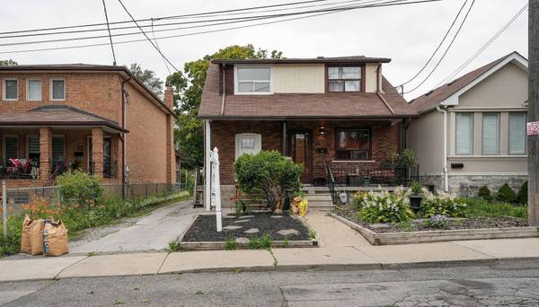 44 Branstone RD, Toronto W03, ON M6E 4E4