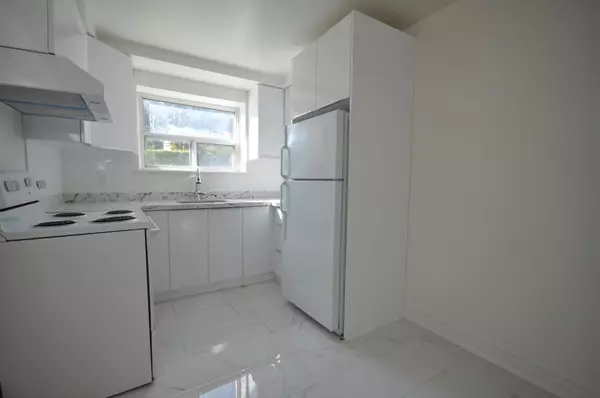 Toronto W06, ON M8W 4K2,149 Alderbrae AVE #1