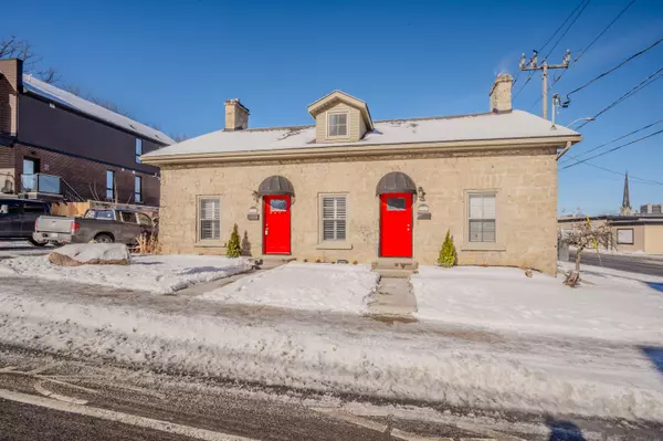 16 - 18 St Andrews ST, Cambridge, ON N1S 1M4