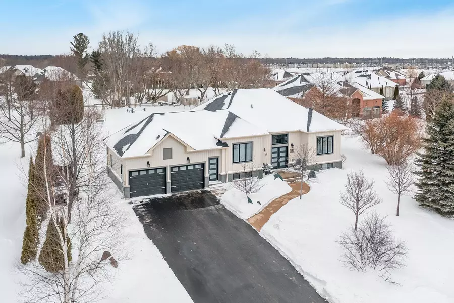 18 Maple DR, Wasaga Beach, ON L9Z 0A7