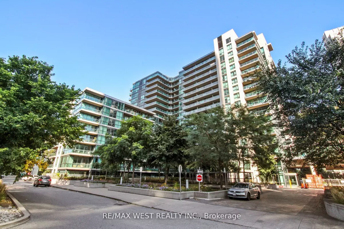 Toronto C01, ON M5V 4A1,209 Fort York BLVD #355