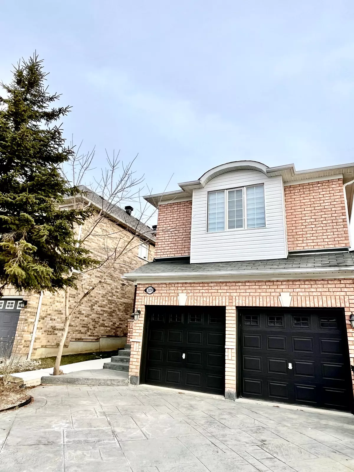 Mississauga, ON L5W 1J8,1159 Knotty Pine GRV