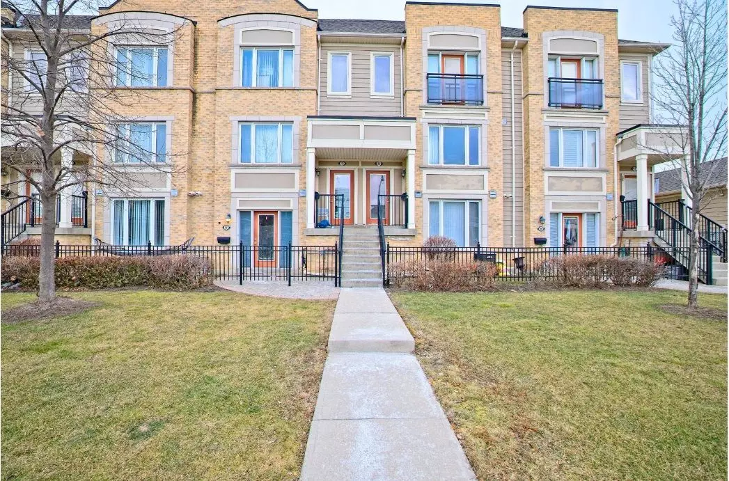 Brampton, ON L6R 0Y6,60 Fairwood CIR #99