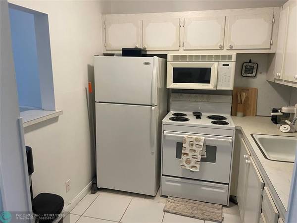 West Palm Beach, FL 33417,319 Chatham P  #319