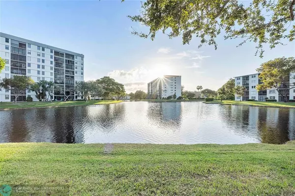 2226 N Cypress Bend Dr  #105, Pompano Beach, FL 33069