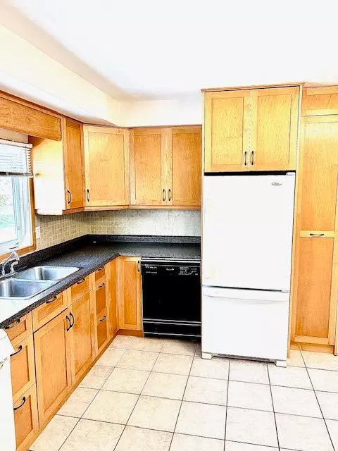 London, ON N5X 1B7,33 Cumberland CRES