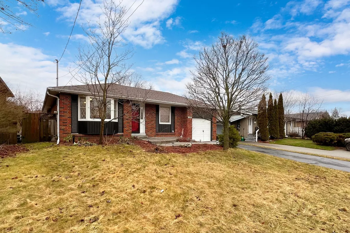 Pickering, ON L1W 2P4,764 Hillcrest RD