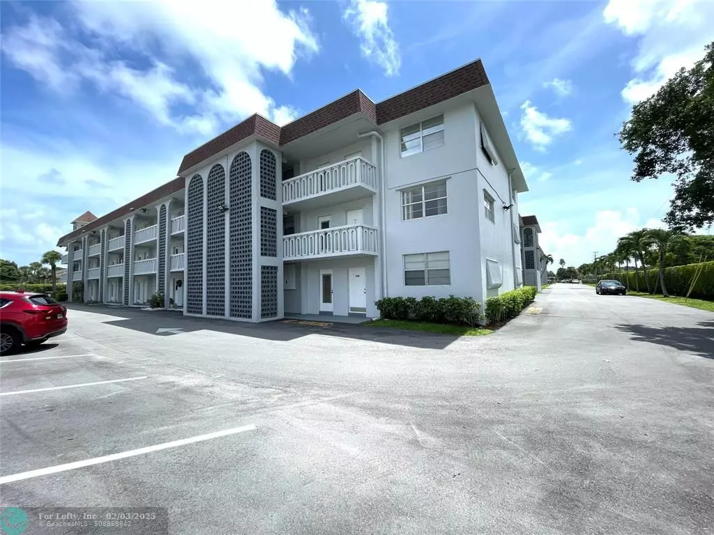 Deerfield Beach, FL 33441,400 SE 10th St  #318