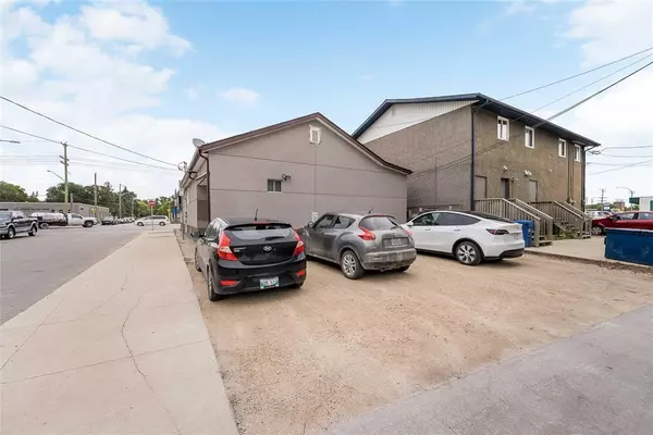 466 St Anne's RD, Winnipeg, MB R2M 3E1