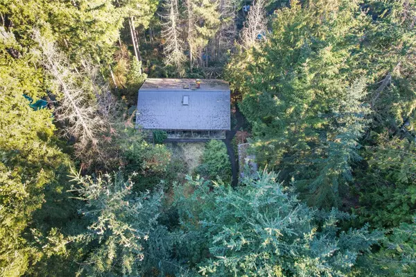 950 Carmen Cres, Gabriola Island, BC V0R 1X2