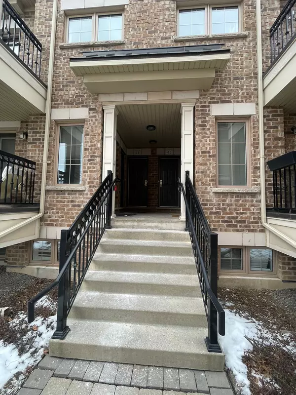 Oakville, ON L6M 0S4,2441 Greenwich DR #41