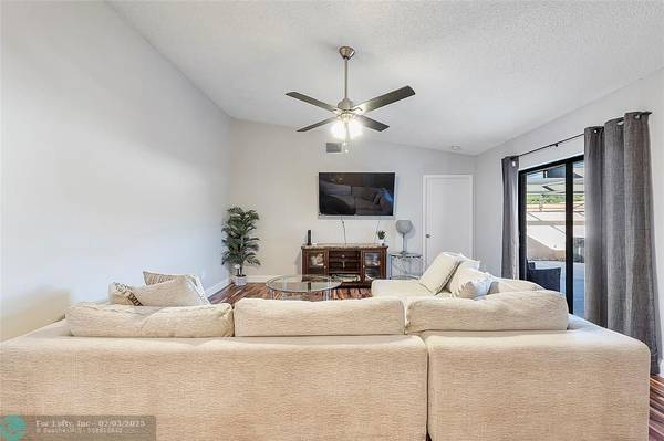 West Palm Beach, FL 33415,4774 SUNNY PALM Circle  #3-B