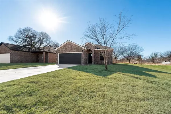 Quinlan, TX 75474,312 N 5th Street