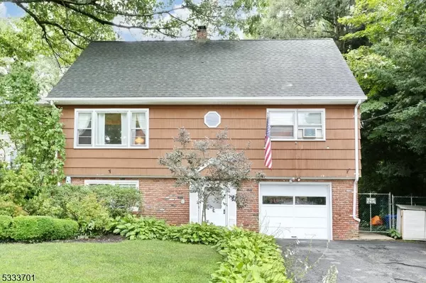 65 Oakwood Dr, Ringwood Boro, NJ 07456