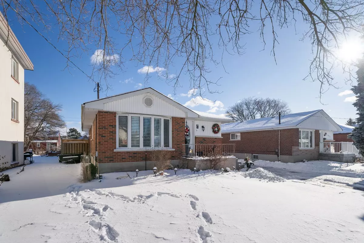 Whitby, ON L1N 4P2,925 Byron ST N