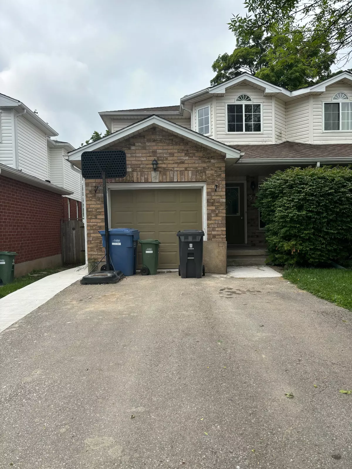 Guelph, ON N1E 7H5,36-C Raspberry LN