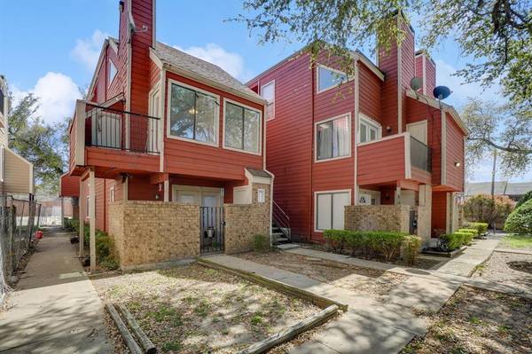 9821 Walnut Street ##204, Dallas, TX 75243