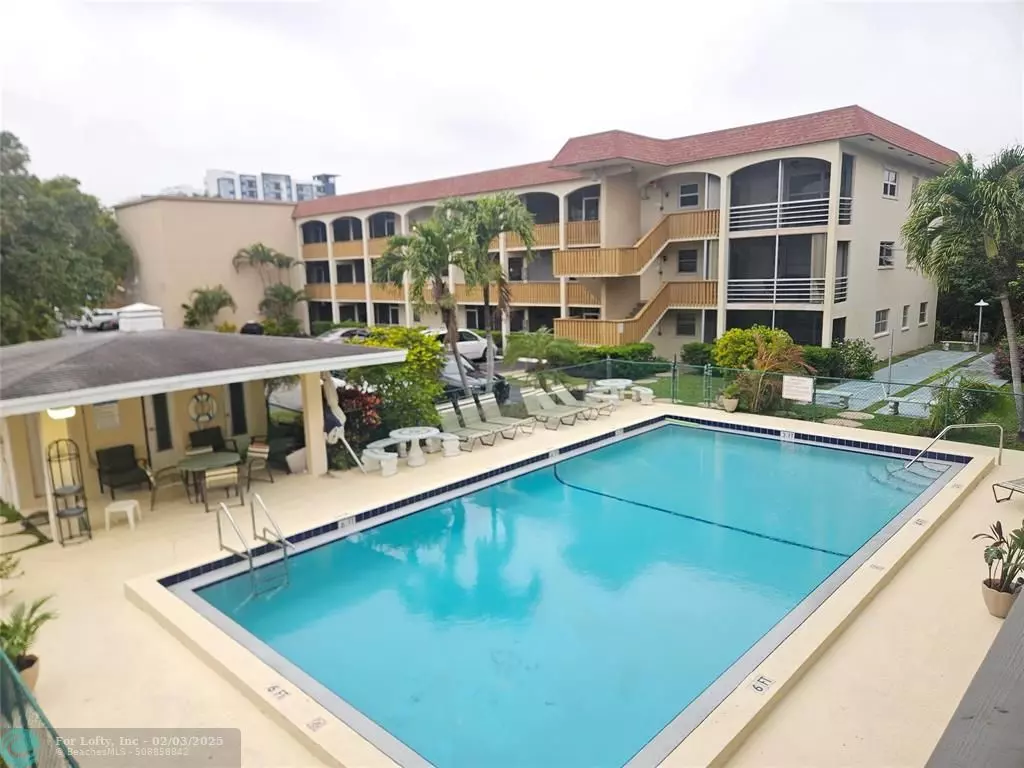 Pompano Beach, FL 33060,651 Pine Dr  #205