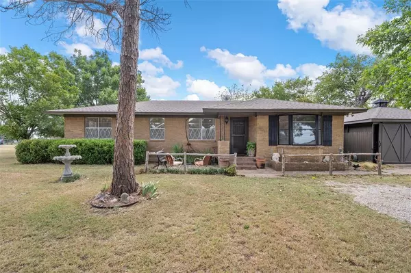 219 Tree Top Drive, West, TX 76691