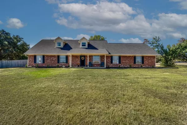 1002 Parker Hill Road, Palmer, TX 75152