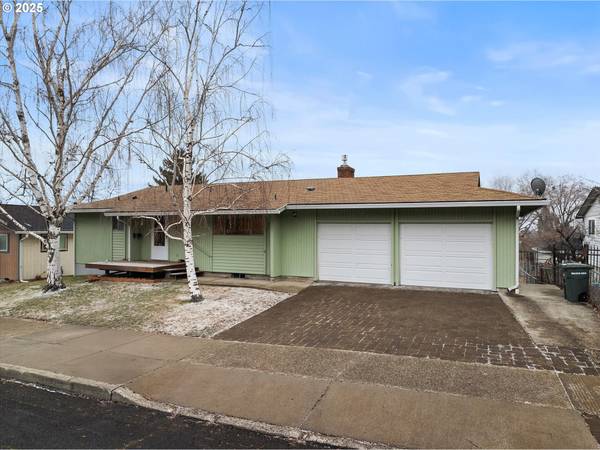 La Grande, OR 97850,401 MEADOW CT