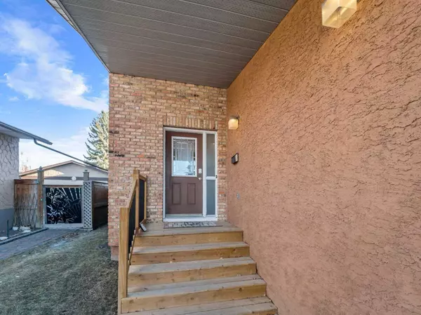 Calgary, AB T3B 4B2,212 Silver Valley Rise NW