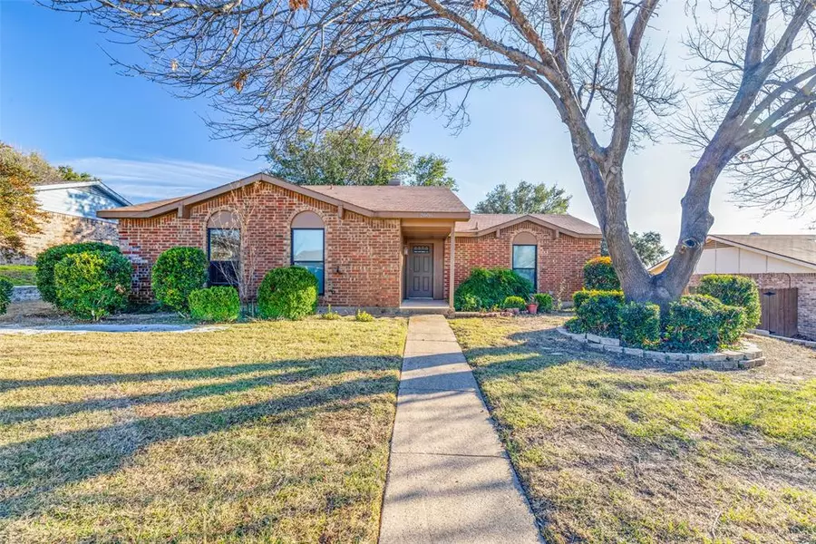 2606 Renwick Drive, Carrollton, TX 75007