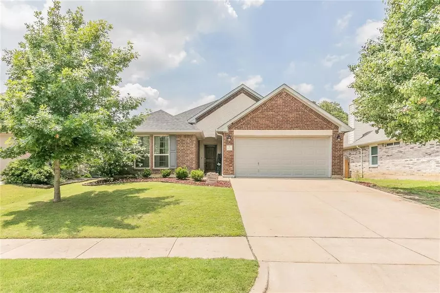 2924 Greenway Drive, Burleson, TX 76028