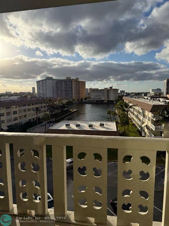 Hallandale Beach, FL 33009,1893 S Ocean Dr  #608