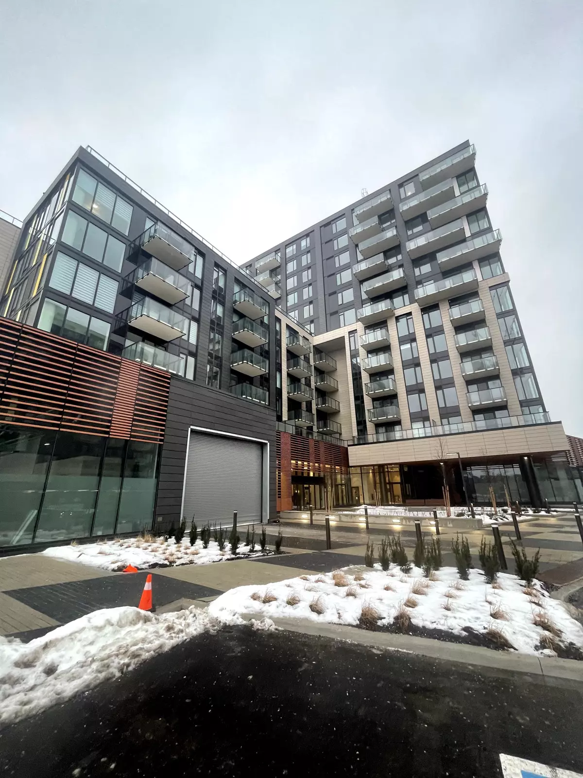 Oakville, ON L6H 8A3,1415 Dundas ST #304