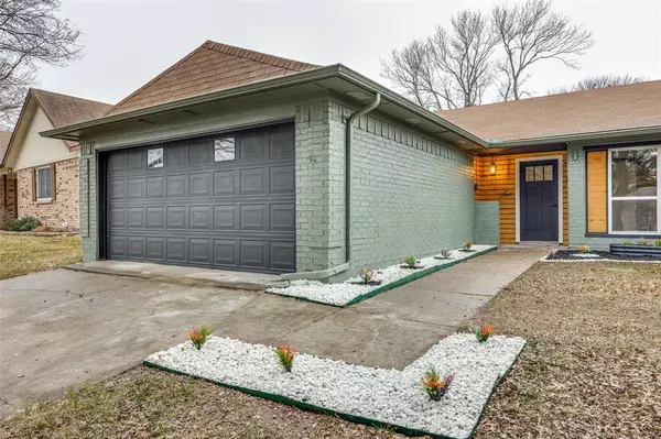 10104 Buffalo Grove Road, Fort Worth, TX 76108