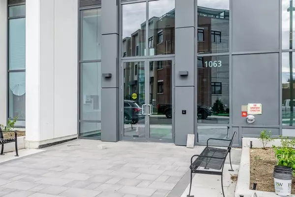 Mississauga, ON L5G 0C5,1063 Douglas Mccurdy Comm CIR #1106