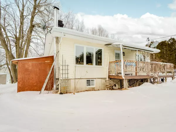 South Glengarry, ON K0C 1Z0,22197 Parkhill CIR