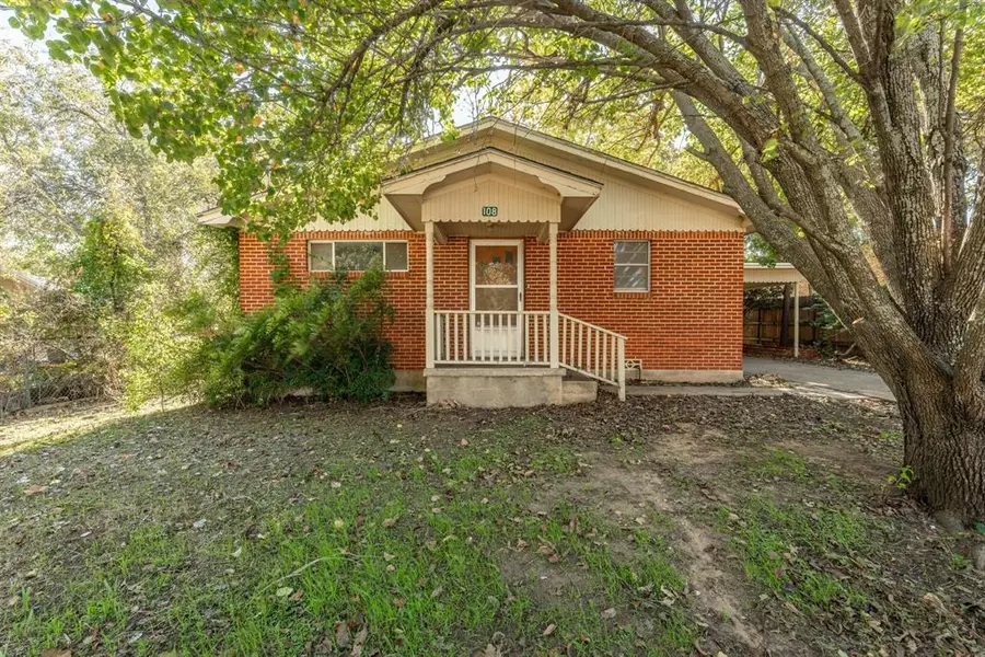 108 E Ross Avenue, De Leon, TX 76444