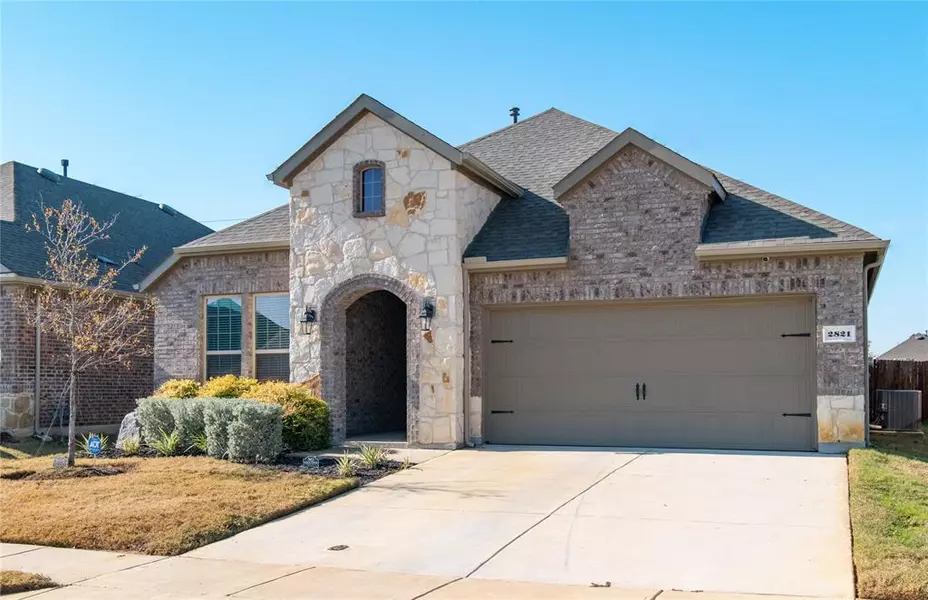 2821 Trusting Way, Aubrey, TX 76227