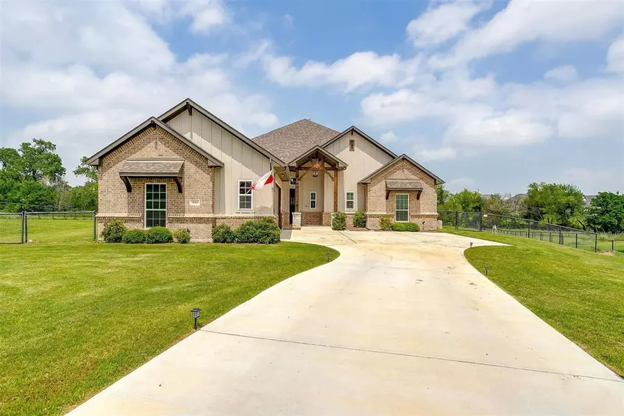 534 Christian Way, Azle, TX 76020