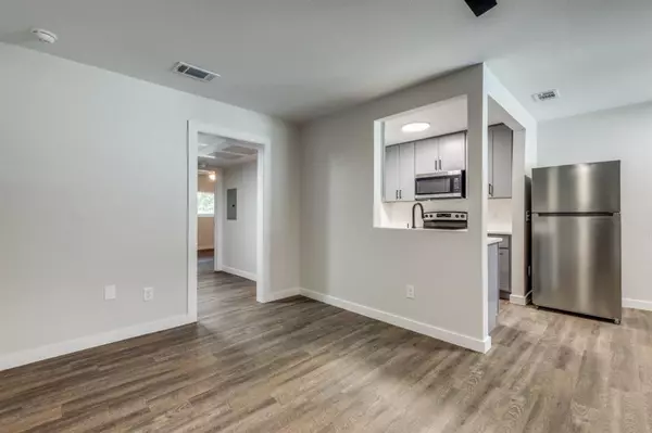 Dallas, TX 75214,5909 Gaston Avenue #206