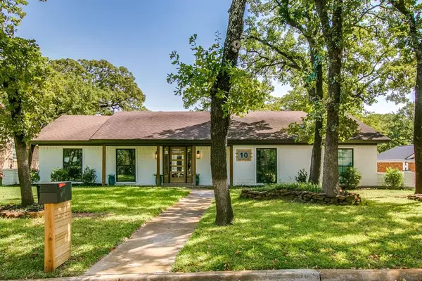 10 Devonshire Drive, Bedford, TX 76021