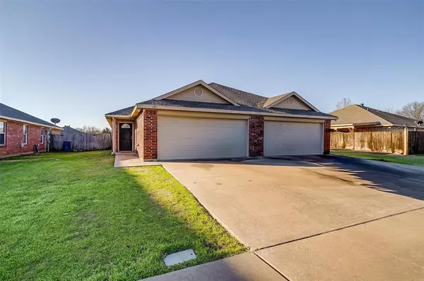 305 Deborah Lane, Crowley, TX 76036