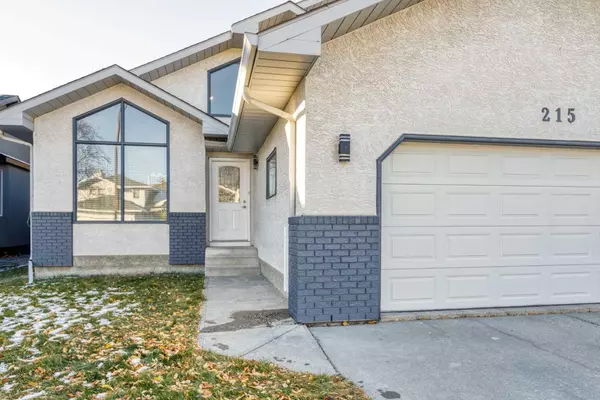 Calgary, AB T3G 3P3,215 Hawkstone Close NW