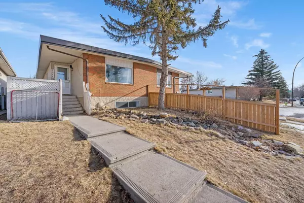 6046 17A ST SE, Calgary, AB T2C 0L7