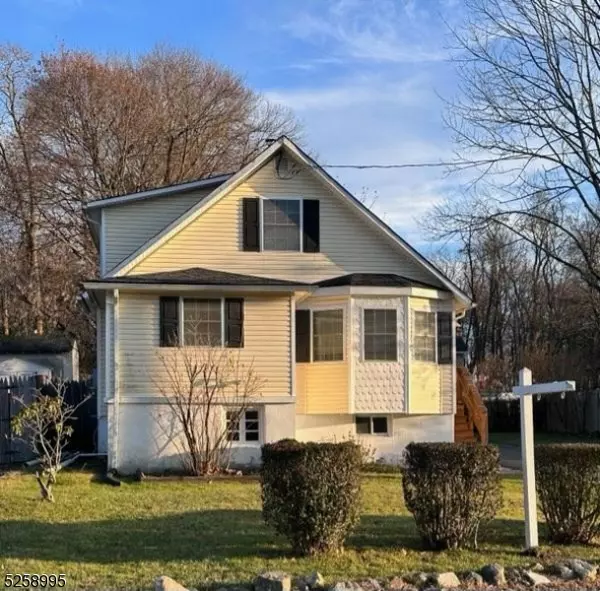 40 Rapalyea Rd, Hopatcong Boro, NJ 07843