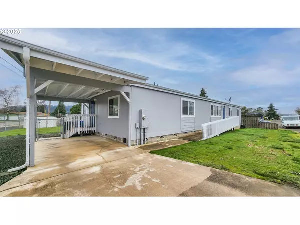 161 S COMSTOCK AVE, Sutherlin, OR 97479