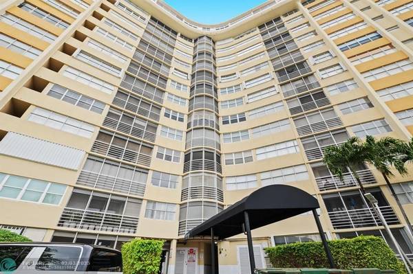 Hallandale Beach, FL 33009,100 Golden Isles Dr  #812