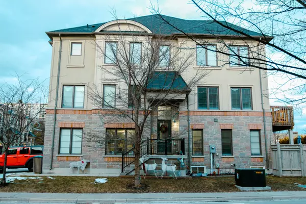 607 Mermaid CRES, Mississauga, ON L5G 0B3